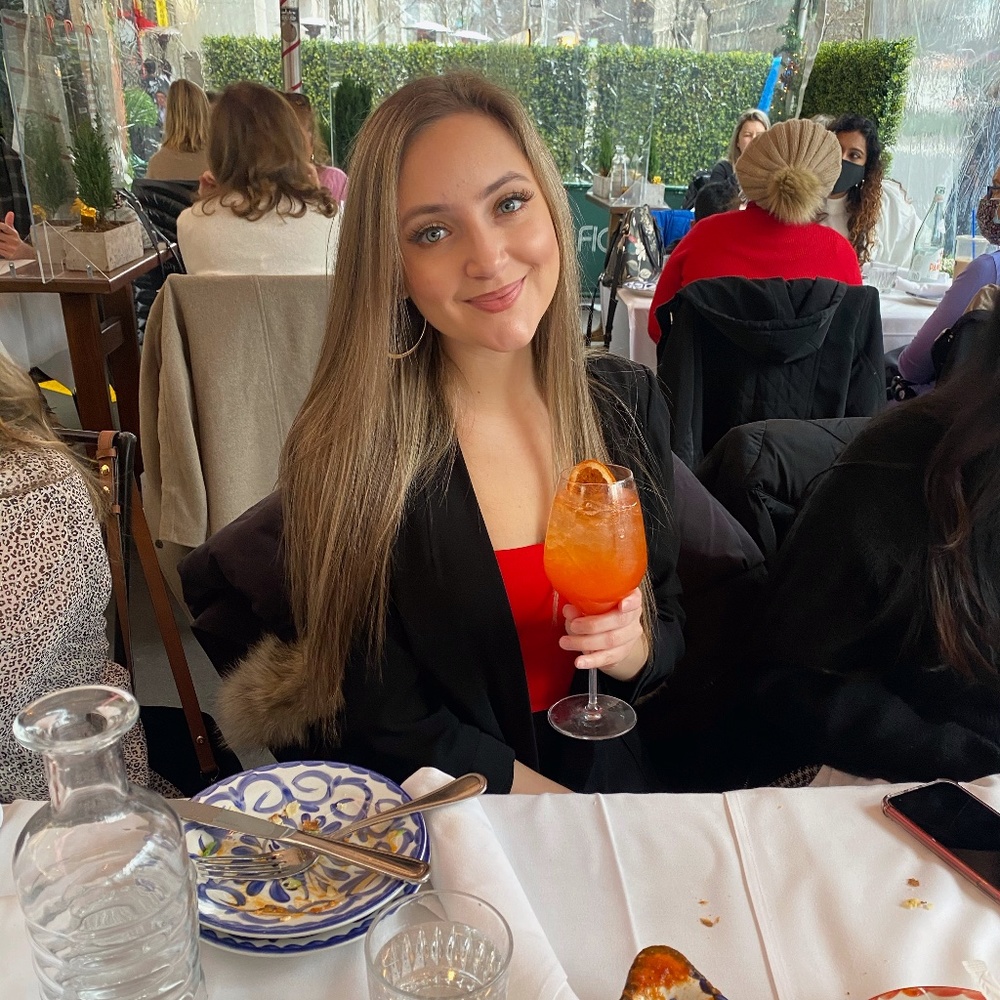 Meet your Posher, Adina